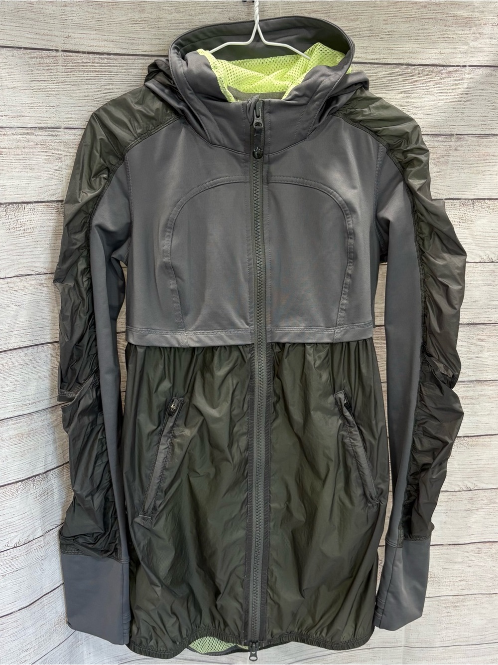 LULULEMON light Weight Jacket Size 6